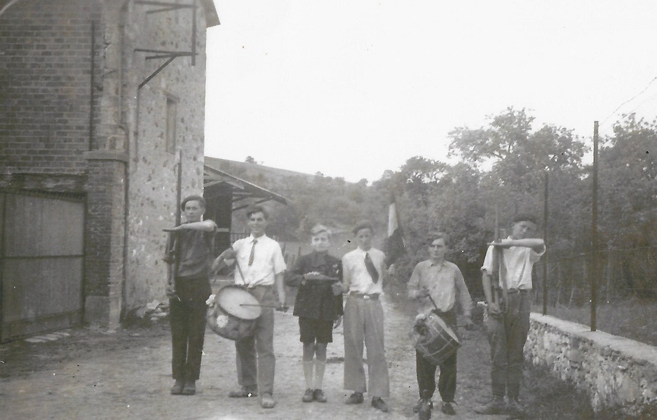 1945